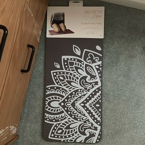 Yoga knee mat